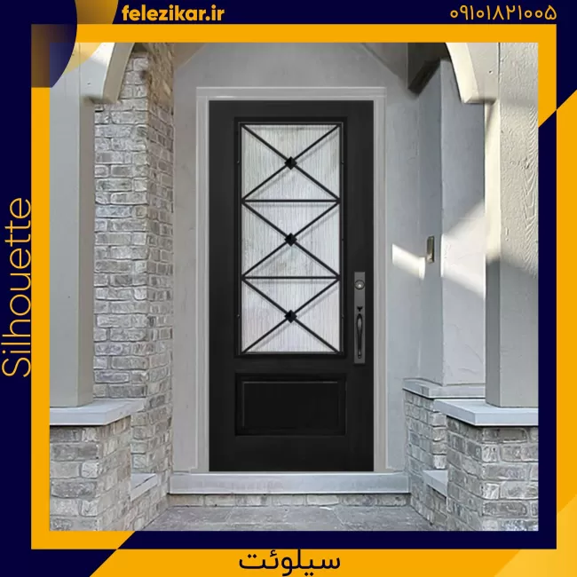 درب فلزی نفر رو مدل سیلوئت نصب شده در ساختمان